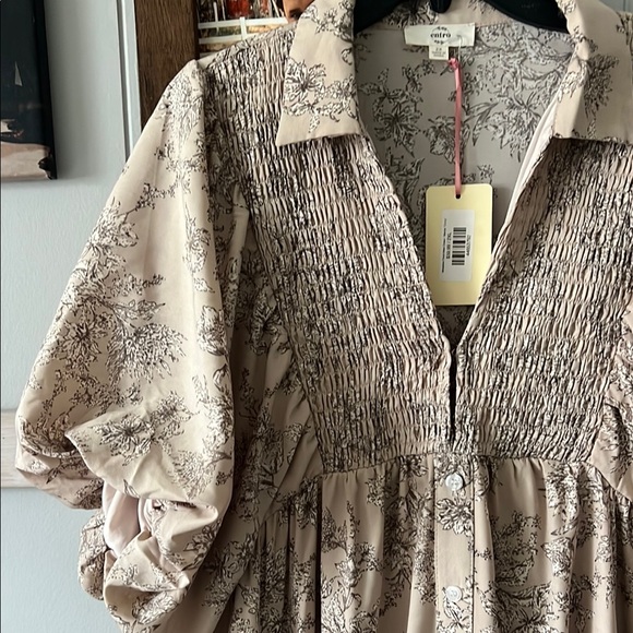 entro Dresses & Skirts - Floral Puff Sleeve Dress